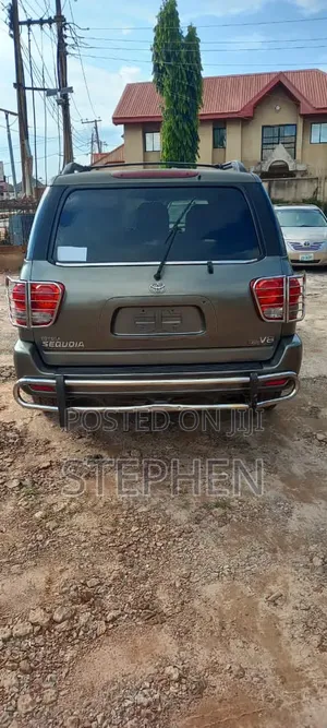 Toyota Sequoia 2005 Gray