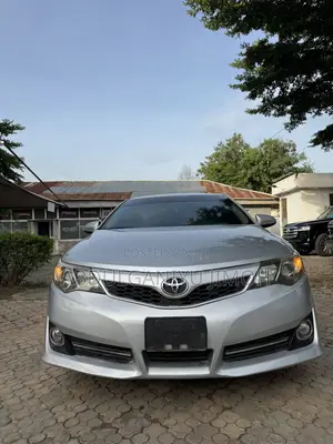 Toyota Camry SE 4dr Sedan (2.5L 4cyl 6A) 2013 Silver