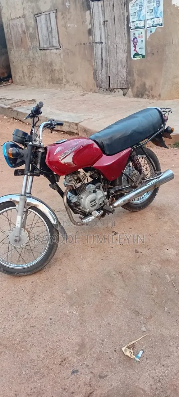 Bajaj Boxer 2024 Red