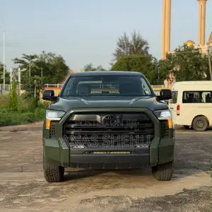 Toyota Tundra 2023 Gray