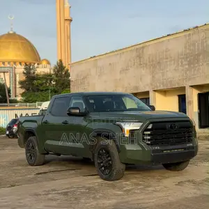 Toyota Tundra 2023 Gray