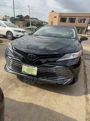 Toyota Camry XLE FWD (2.5L 4cyl 8AM) 2018 Black