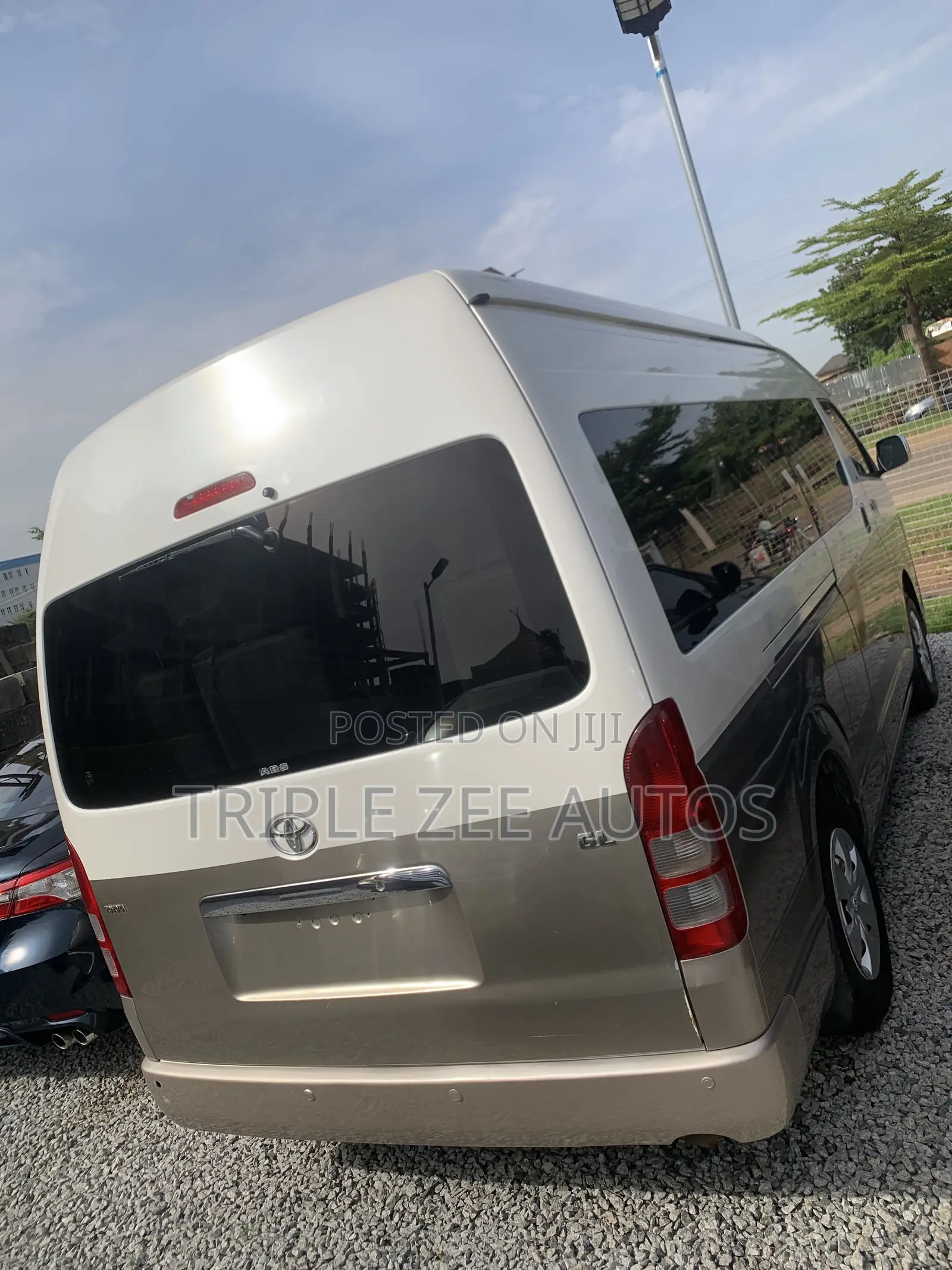 Toyota HiAce 2010 Brown