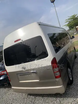 Toyota HiAce 2010 Brown