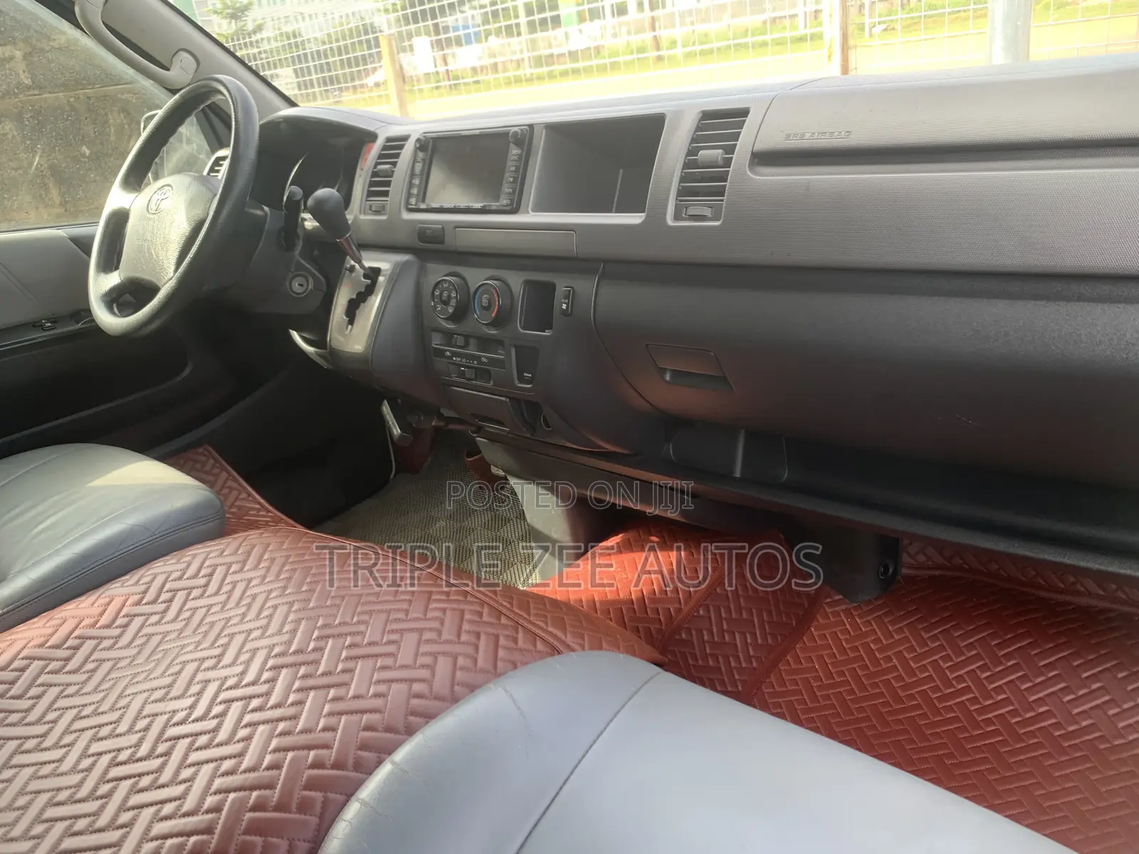 Toyota HiAce 2010 Brown