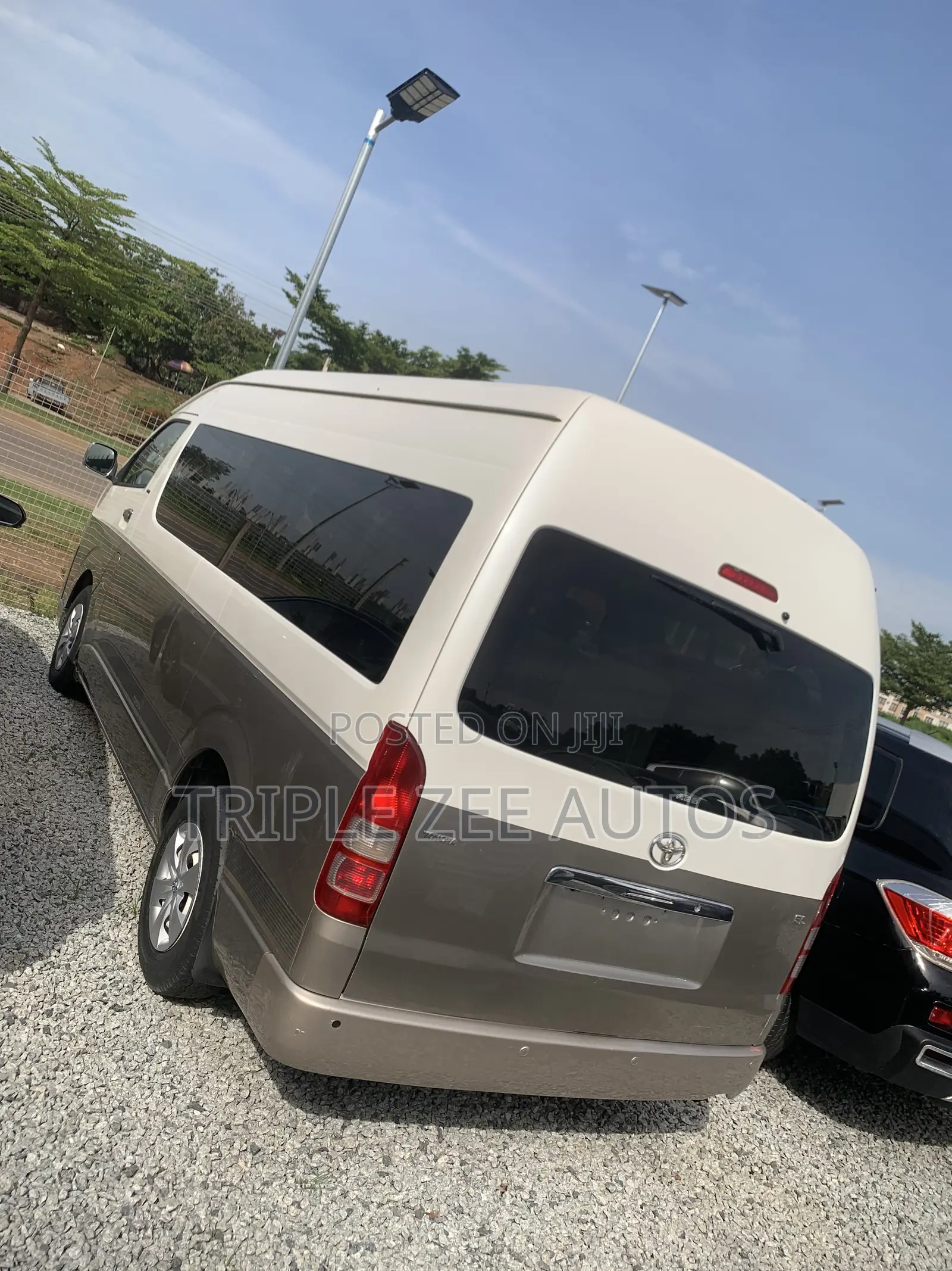 Toyota HiAce 2010 Brown