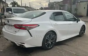 Toyota Camry 2018 White