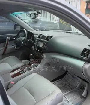 Toyota Highlander Limited 3.5l 4WD 2013 Silver