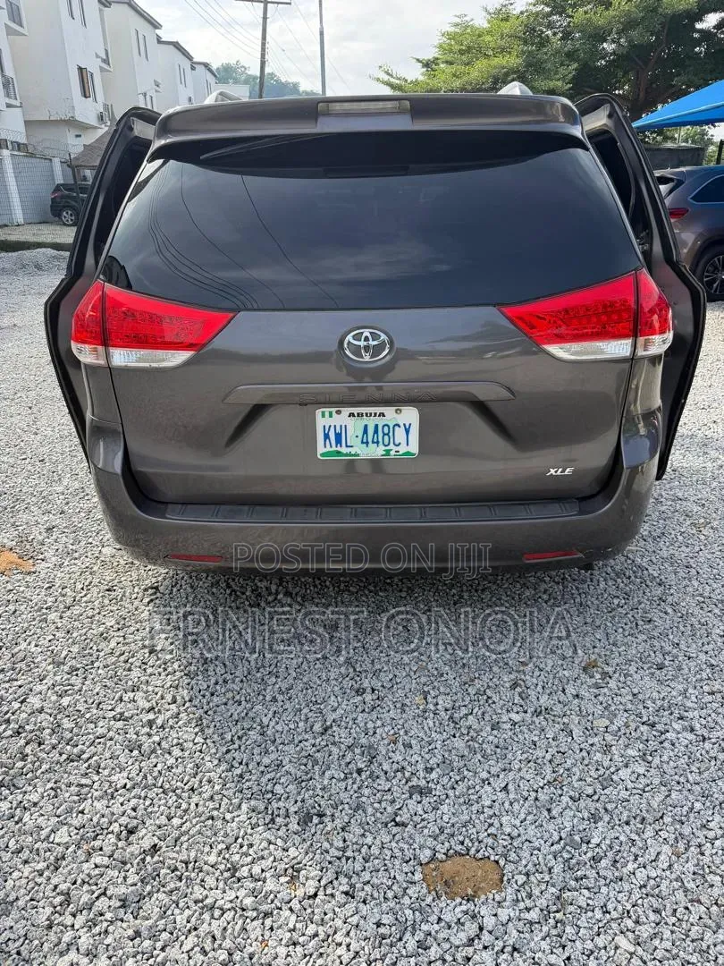 Toyota Sienna 2011 Gray