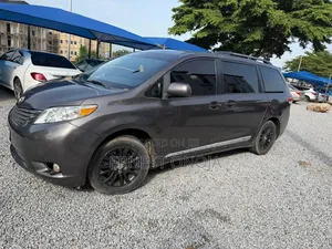 Toyota Sienna 2011 Gray
