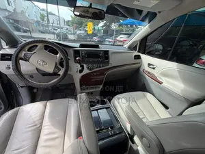 Toyota Sienna 2011 Gray