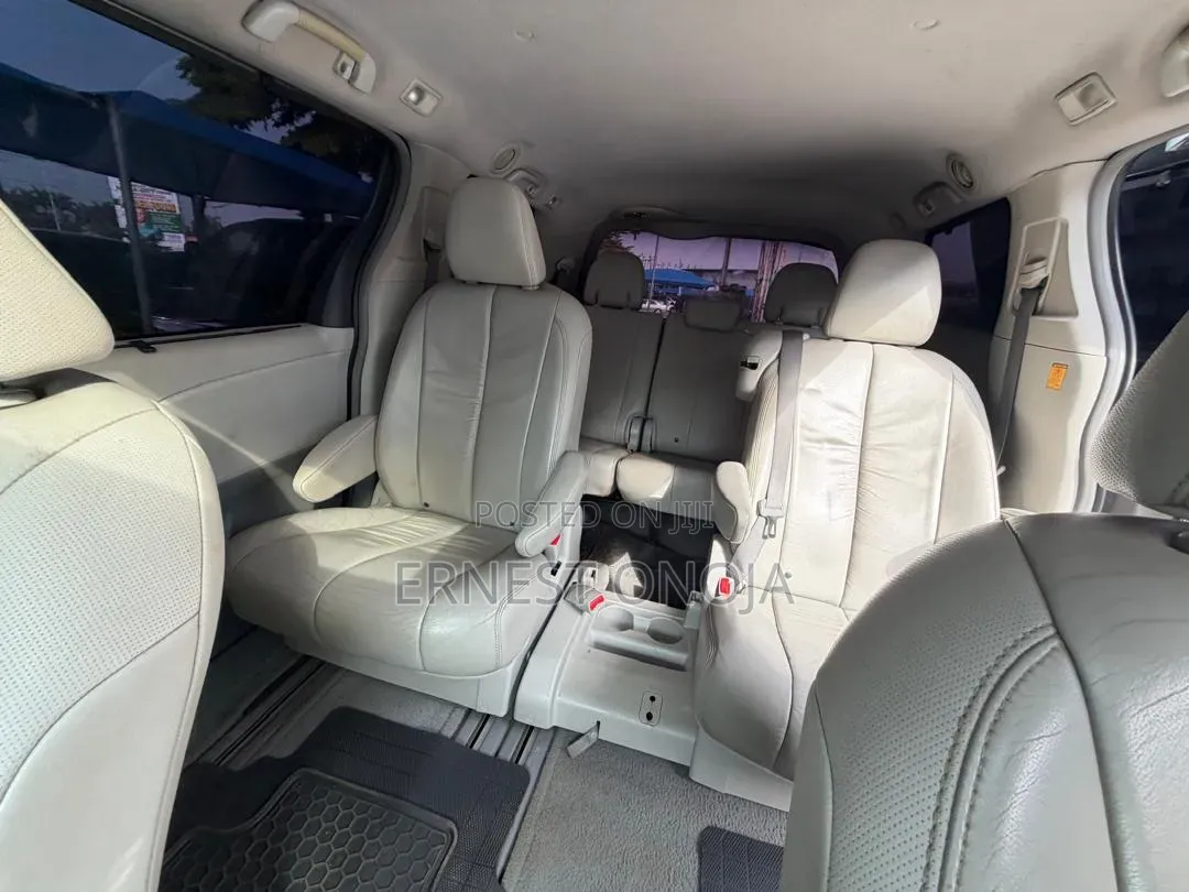 Toyota Sienna 2011 Gray