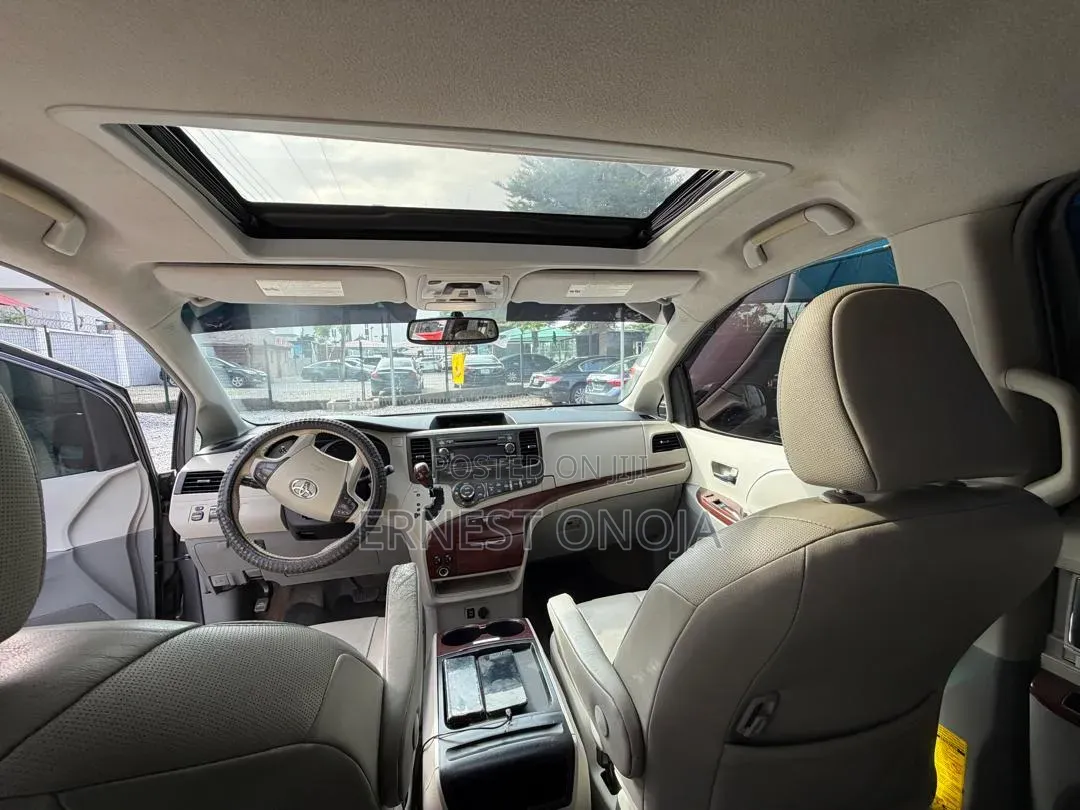 Toyota Sienna 2011 Gray
