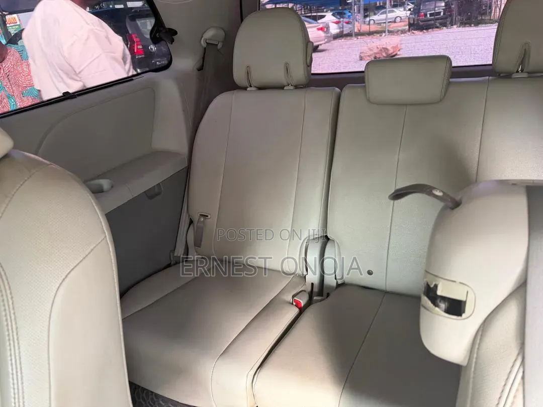 Toyota Sienna 2011 Gray