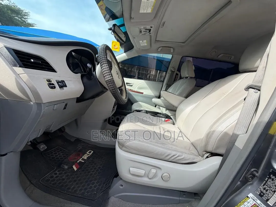 Toyota Sienna 2011 Gray