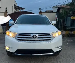 Toyota Highlander Limited 2011 White