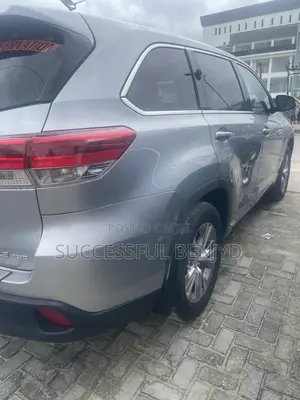 Toyota Highlander LE 4dr SUV AWD (3.5L 6cyl 6A) 2014 Silver