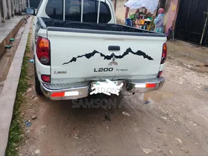 Mitsubishi L200 Double Cab 2.5 180hp 4WD 2014 White