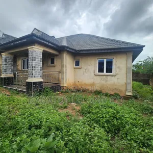 3bdrm Block of Flats in Apata for sale
