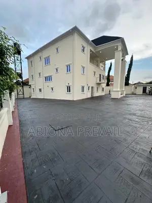10-Unit Apartment Building