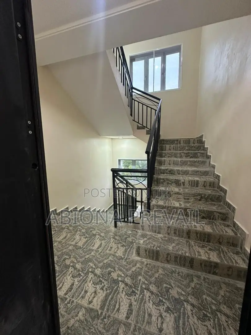 10-Unit Apartment Building