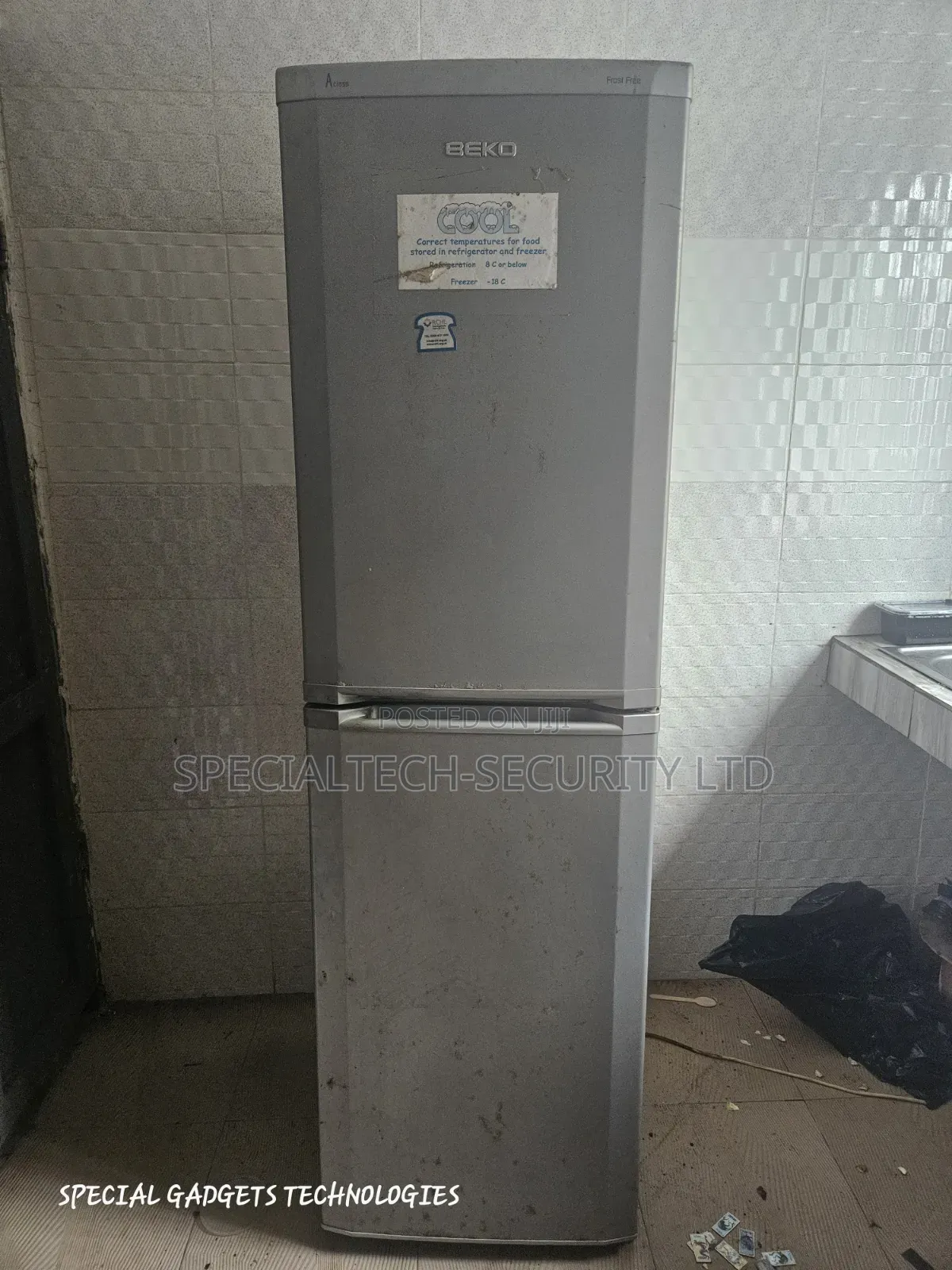Beko Fridge Refrigerator 300l