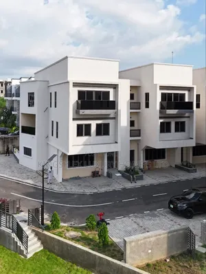 4bdrm Townhouse/Terrace in Estate, Guzape District for sale