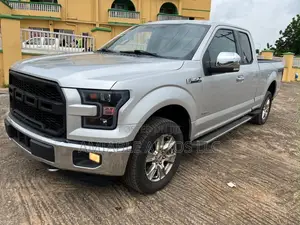 Ford F-150 Lariat 4dr SuperCrew 5.5 ft. SB (2.7L 6cyl Turbo 6A) 2015