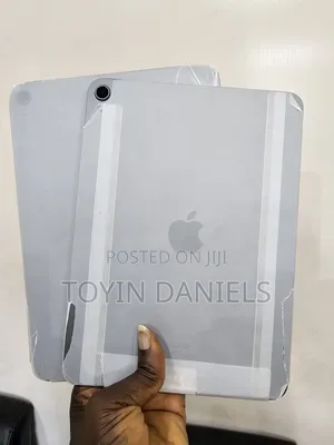 Apple iPad Air (2022) 64 GB Silver