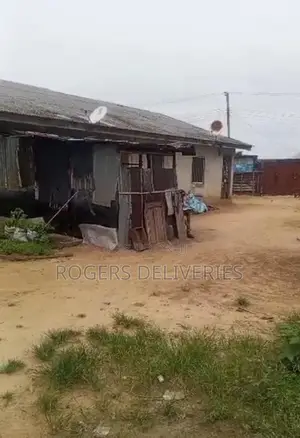 6bdrm Block of Flats in Warri for sale