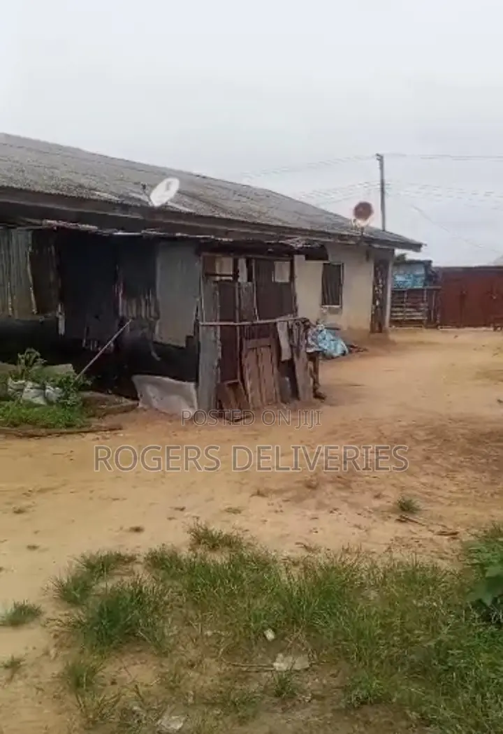 6bdrm Block of Flats in Warri for sale