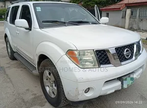 Nissan Pathfinder LE 2007 White