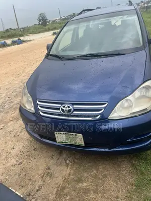 Toyota Avensis Verso 2.0 Petrol 2005 Blue