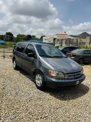 Toyota Sienna 2001 Gray
