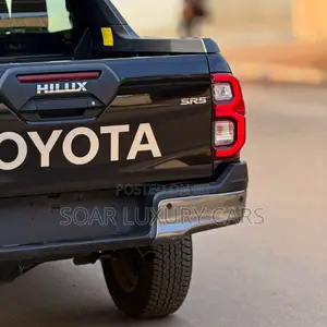 New Toyota Hilux SR5+ 2026 Black