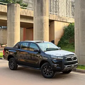 New Toyota Hilux SR5+ 2026 Black