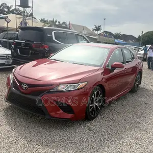 Toyota Camry SE 2021 Red