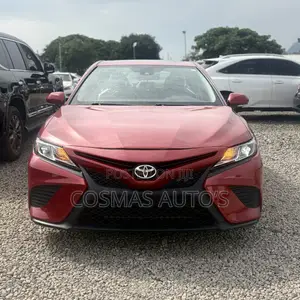 Toyota Camry SE 2021 Red