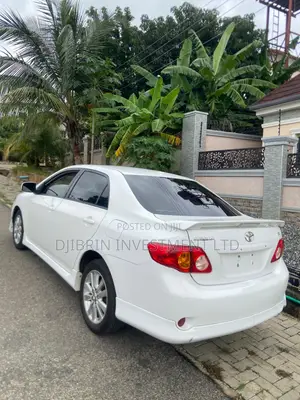 Toyota Corolla 2010 White