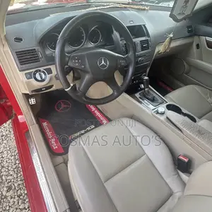 Mercedes-Benz C300 2011 Red