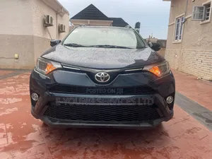 Toyota RAV4 XLE FWD (2.5L 4cyl 6A) 2017 Green