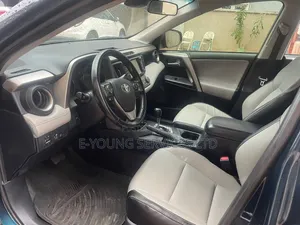 Toyota RAV4 XLE FWD (2.5L 4cyl 6A) 2017 Green