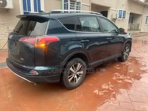 Toyota RAV4 XLE FWD (2.5L 4cyl 6A) 2017 Green