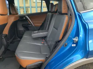 Toyota RAV4 SE 4dr SUV (2.5L 4cyl 6A) 2018 Blue