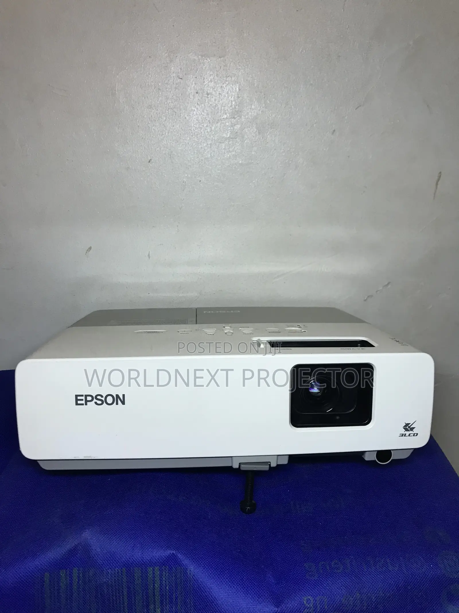 Epson Powelite 822p Bright Vga Projector for Presentation