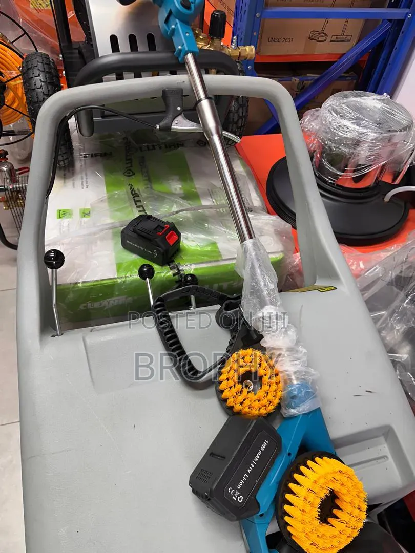 Cordless Scrubbing Machine