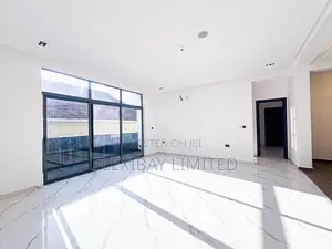 3bdrm Apartment in Lekki Phase 1 for sale