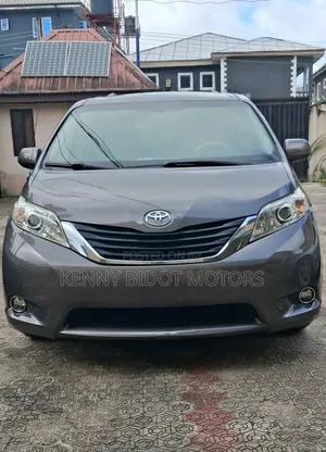 Toyota Sienna 2014 Brown
