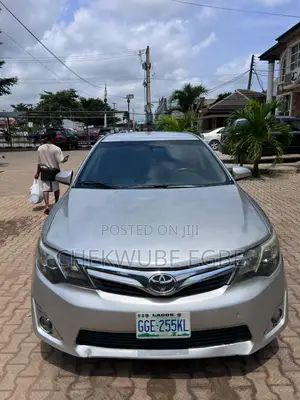 Toyota Camry SE 4dr Sedan (2.5L 4cyl 6A) 2013 Silver