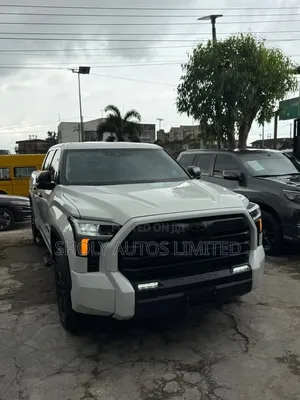 Toyota Tundra 2023 White
